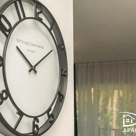 Pine Tree House 7 D&d Apartment